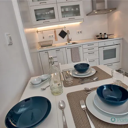Portuguese Living Columbano Executive Apartment *